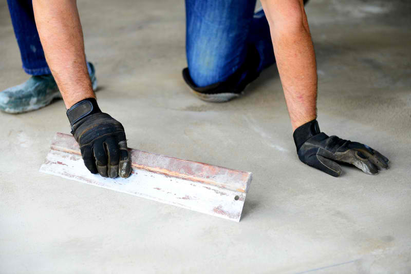 Polishing concrete floor